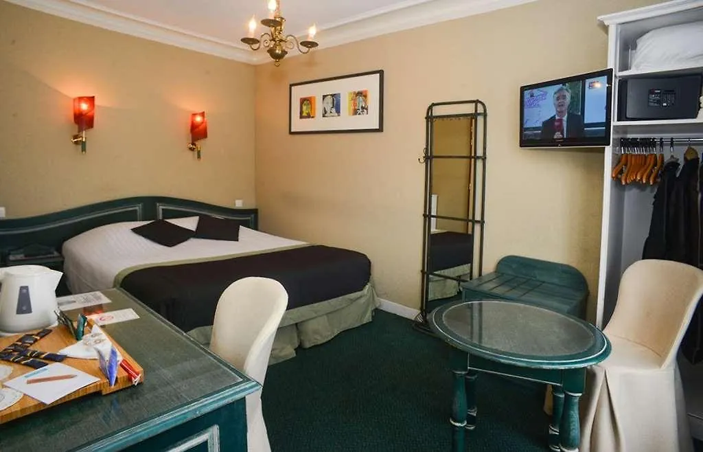 Elsa, Hotel Paris