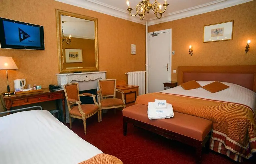 Elsa, Hotel Paris