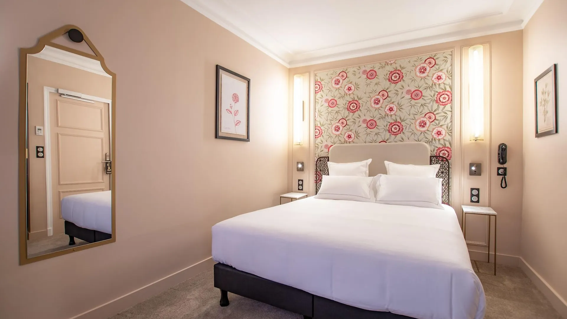 Elsa, Hotel Paris