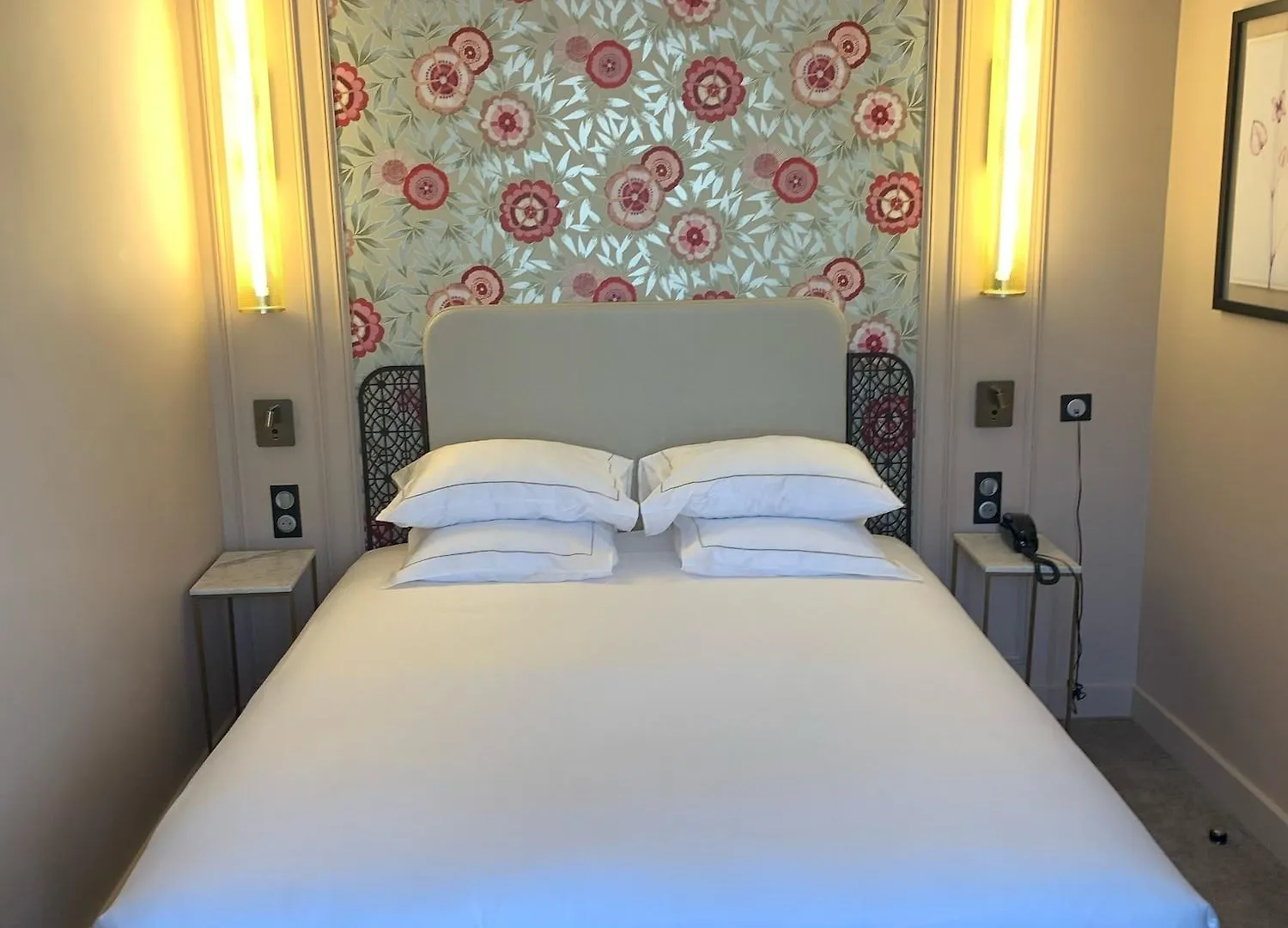 Elsa, Hotel Paris