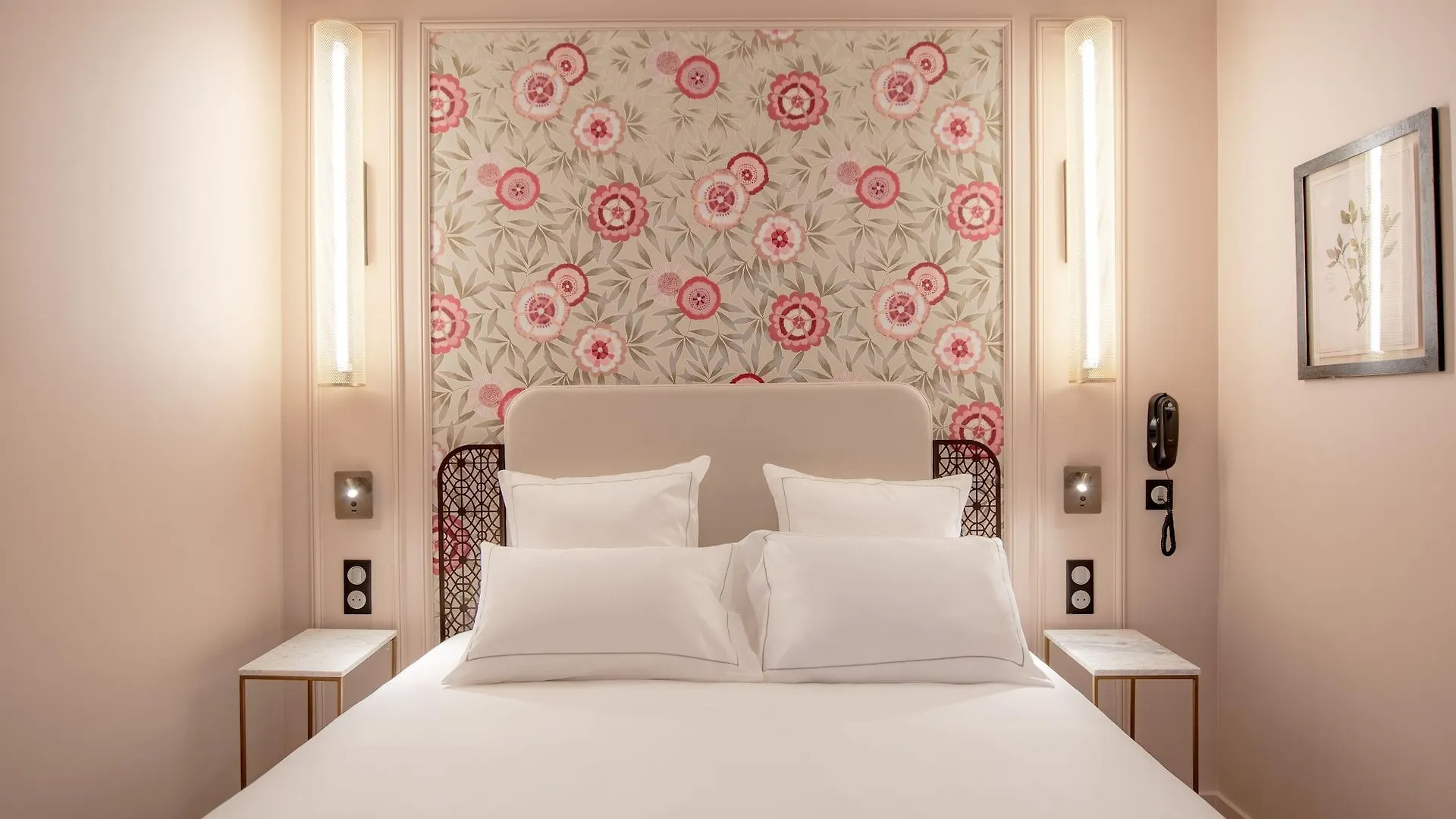 Elsa, Hotel Paris 4*,  France