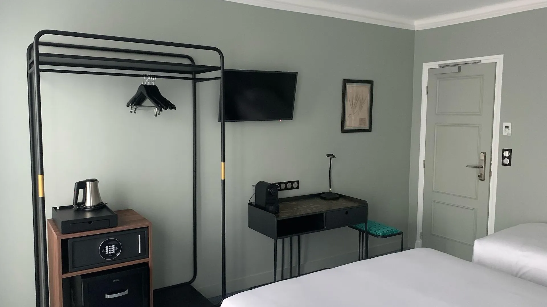 Elsa, Hotel Paris