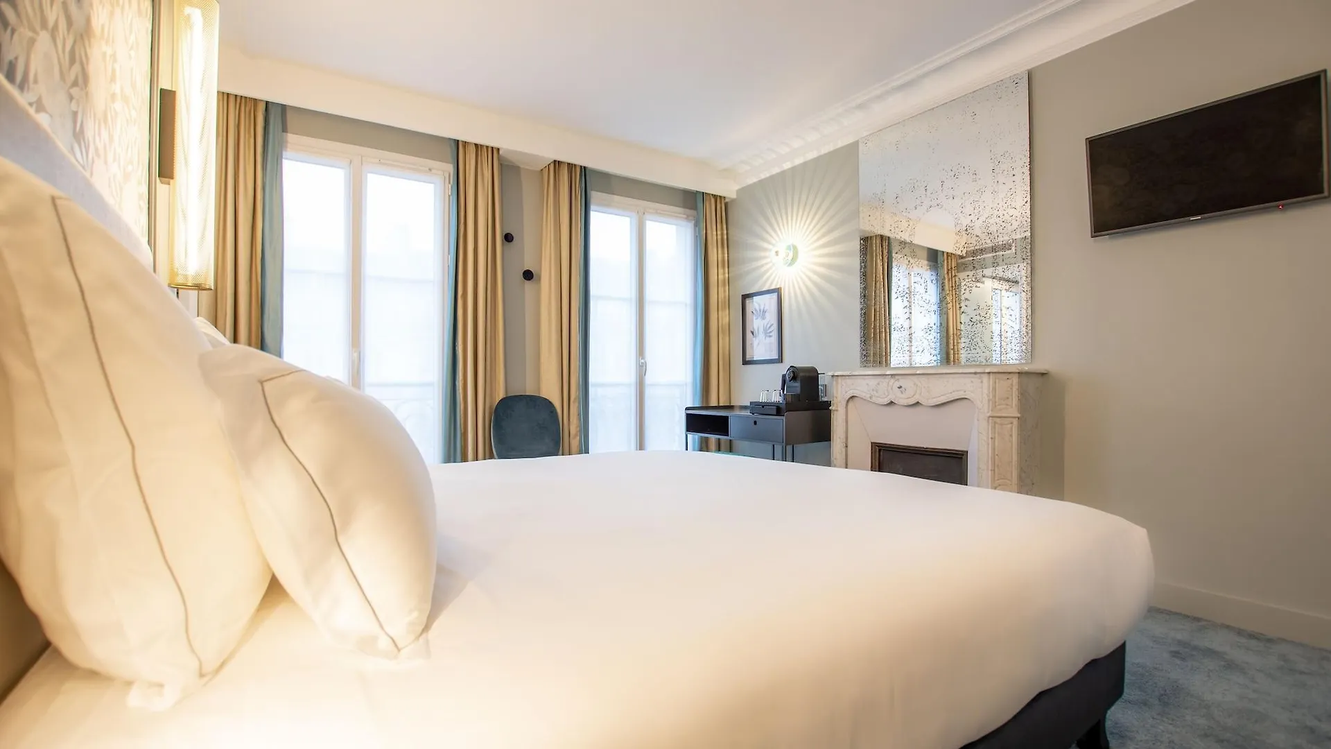 Elsa, Hotel Paris
