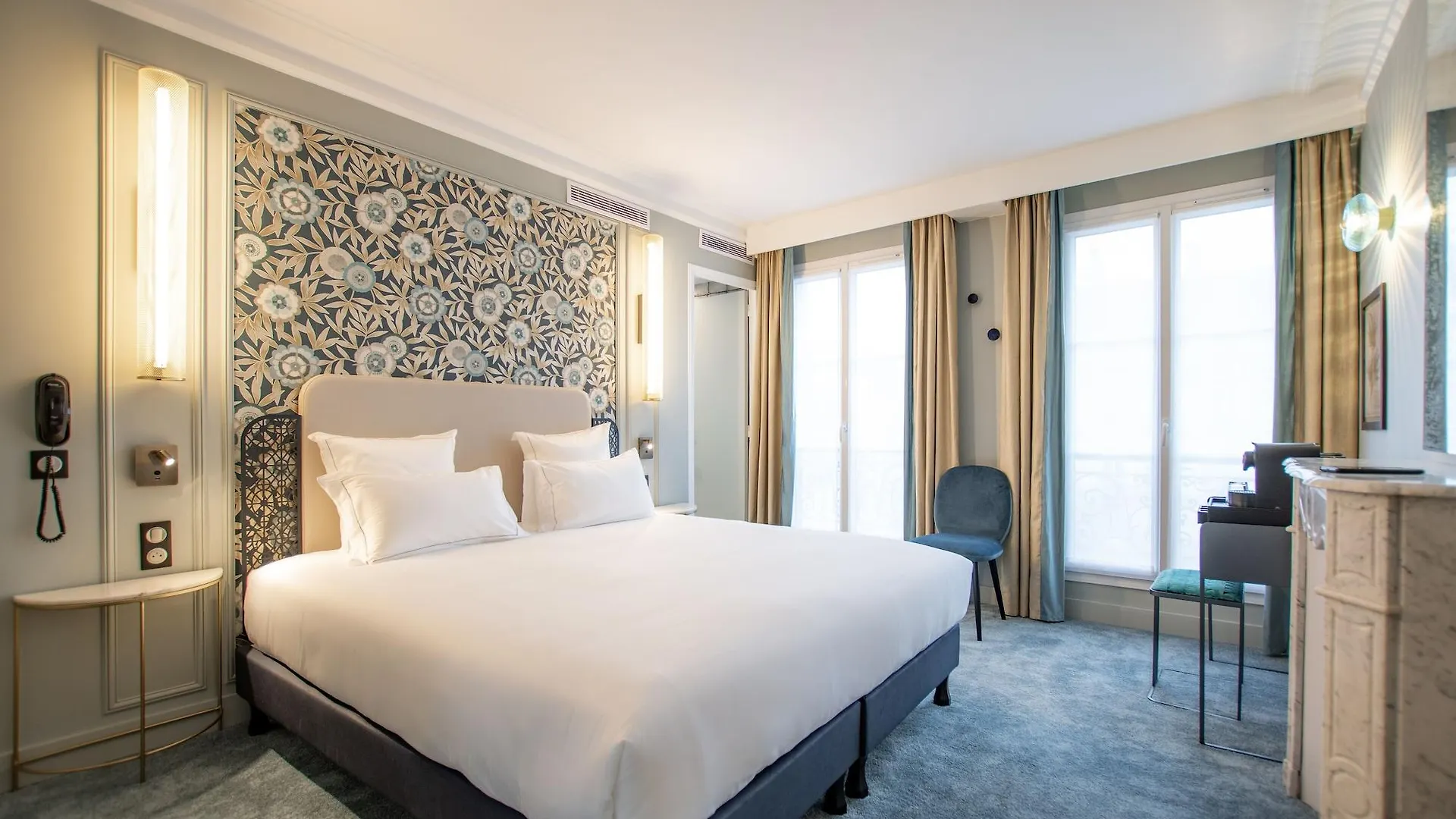Elsa, Hotel Paris