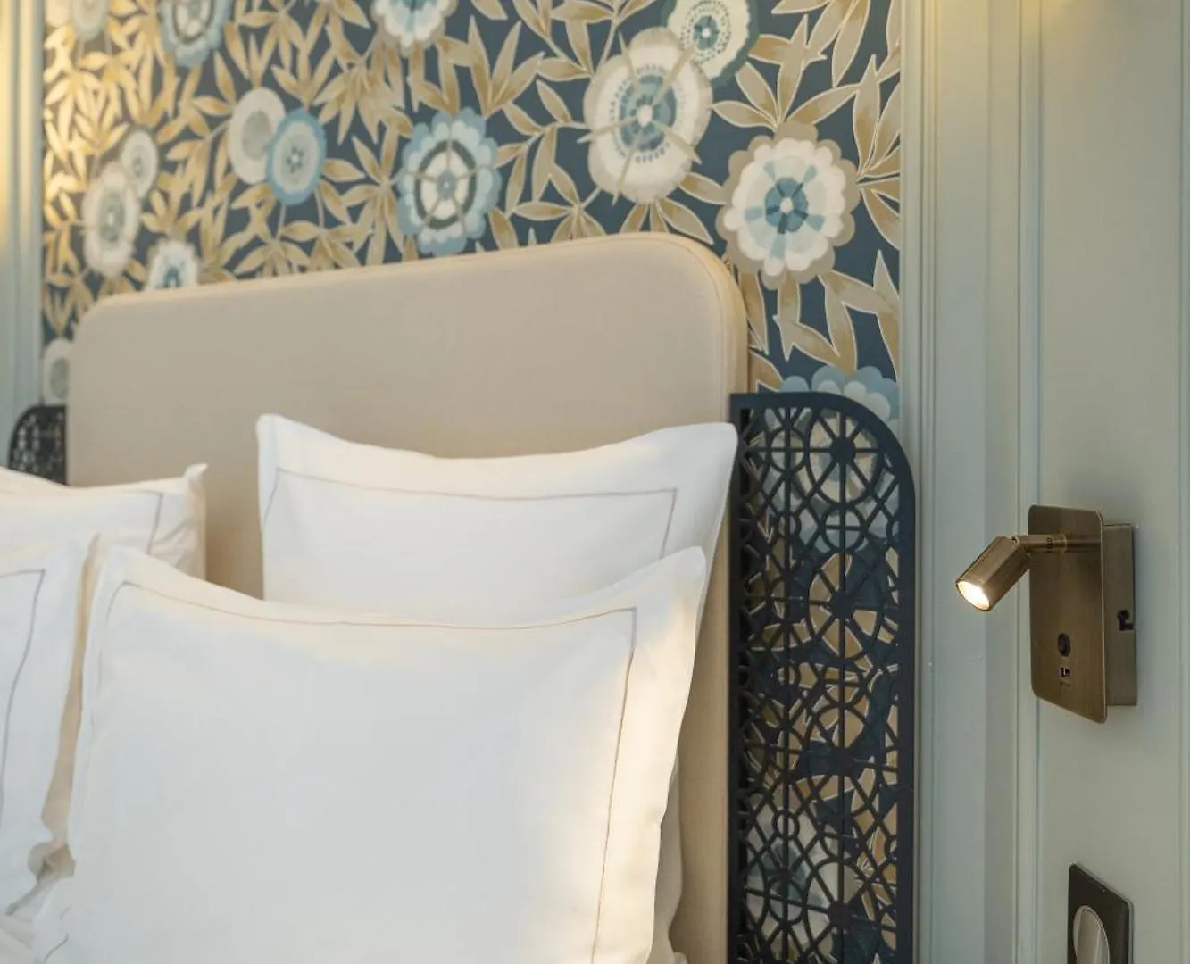 Elsa, Hotel Paris