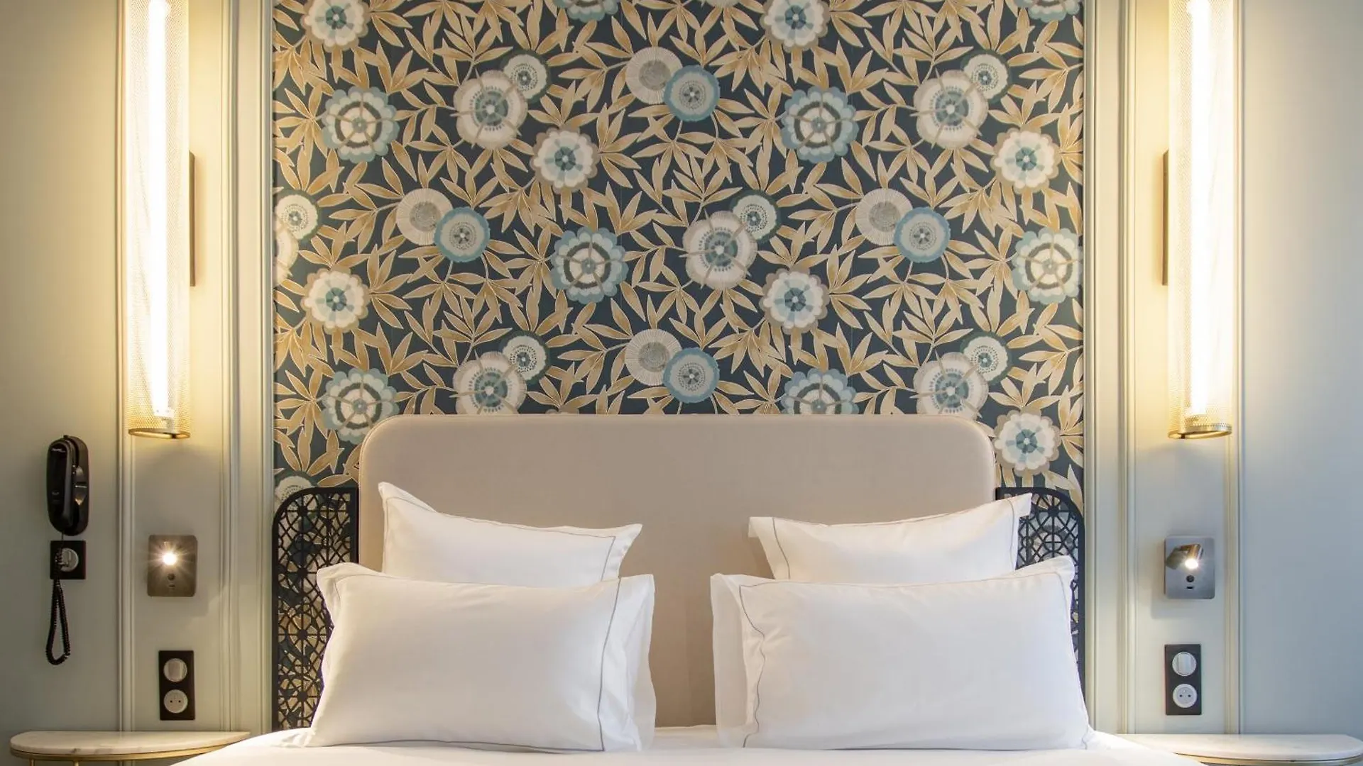 Elsa, Hotel Paris