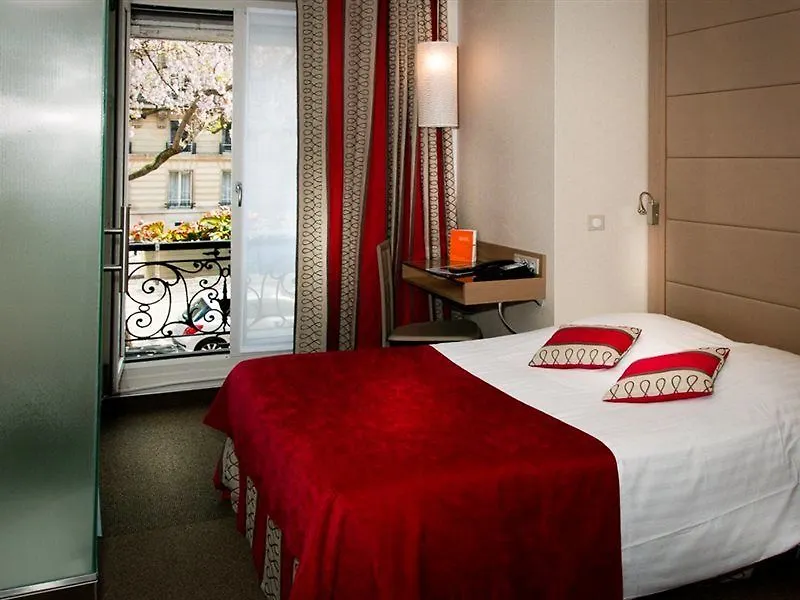 ****  Elsa, Hotel Paris France