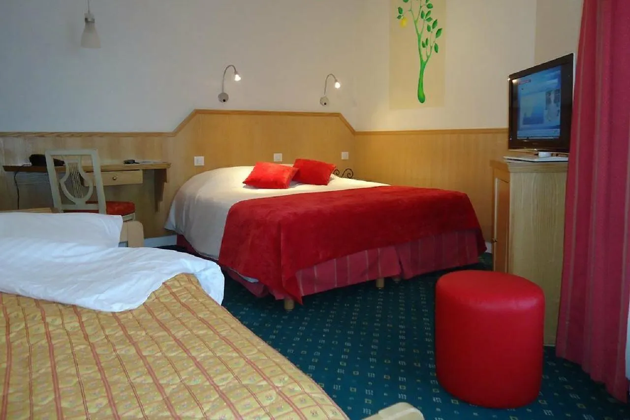 ****  Elsa, Hotel Paris France