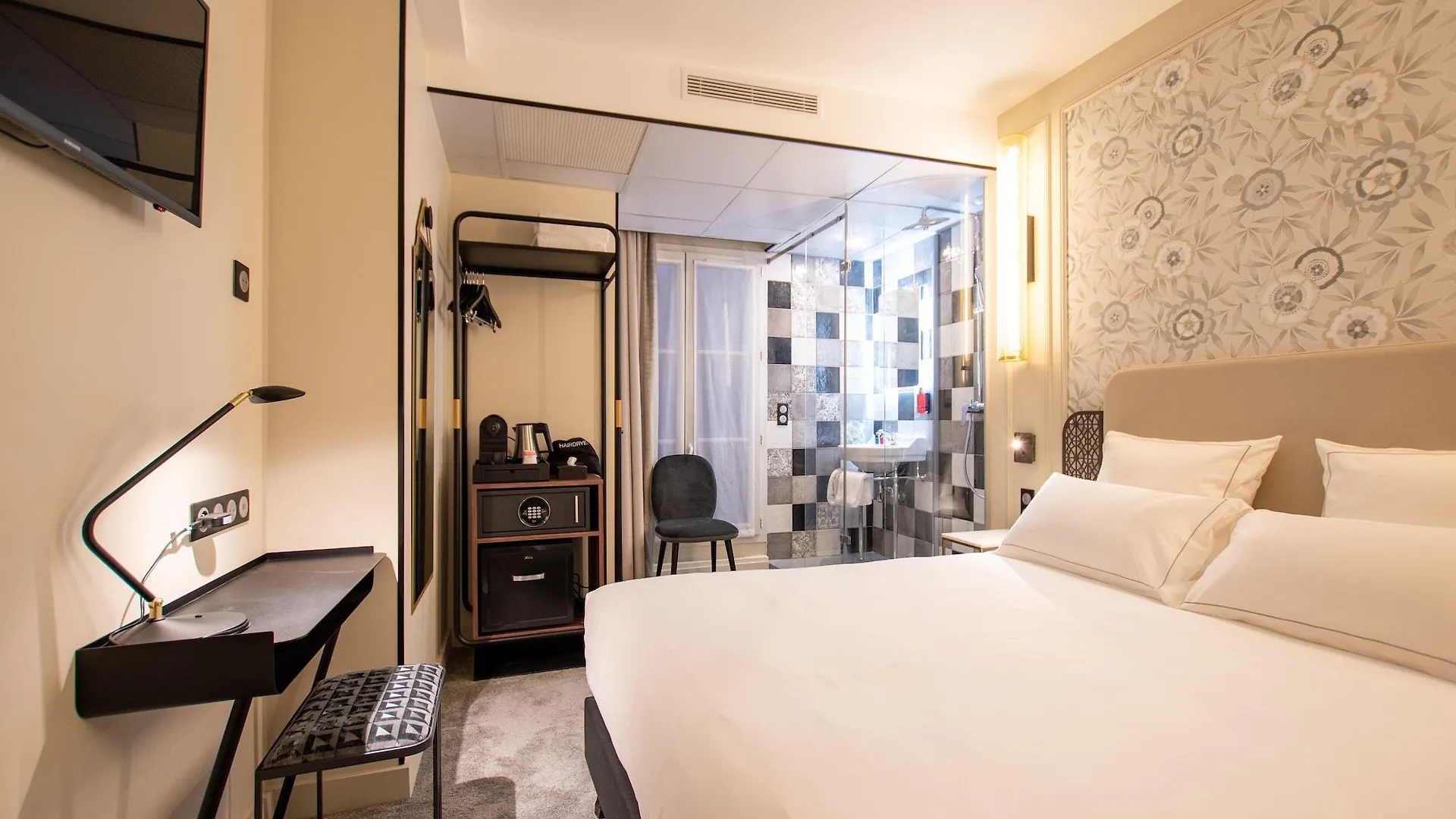****  Elsa, Hotel Paris Fransa