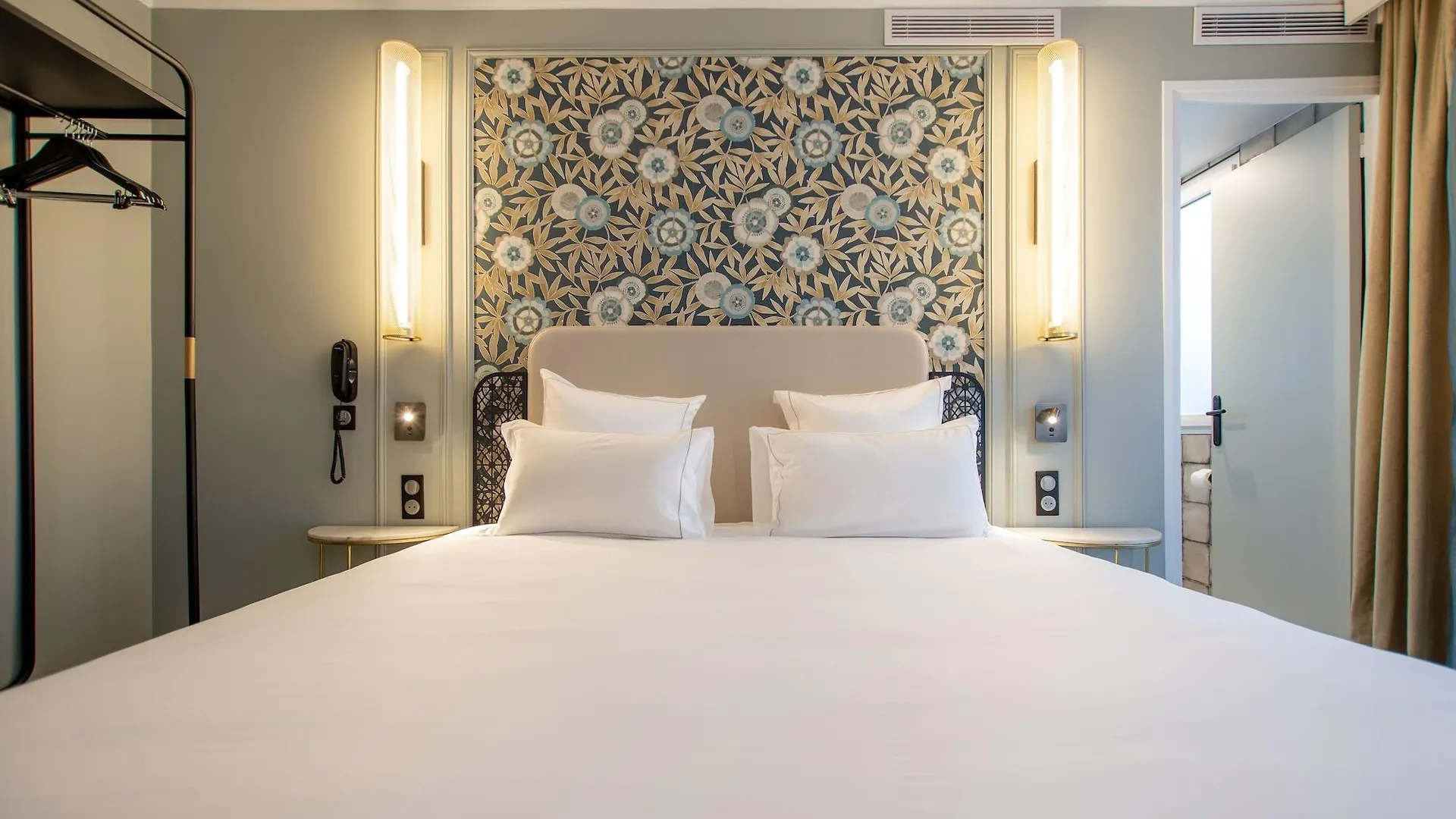 Elsa, Hotel Paris