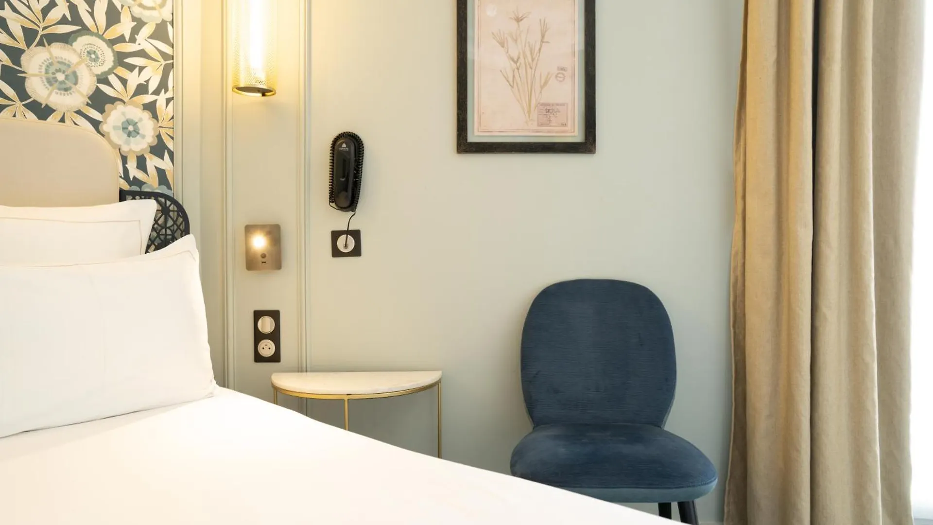 Elsa, Hotel Paris