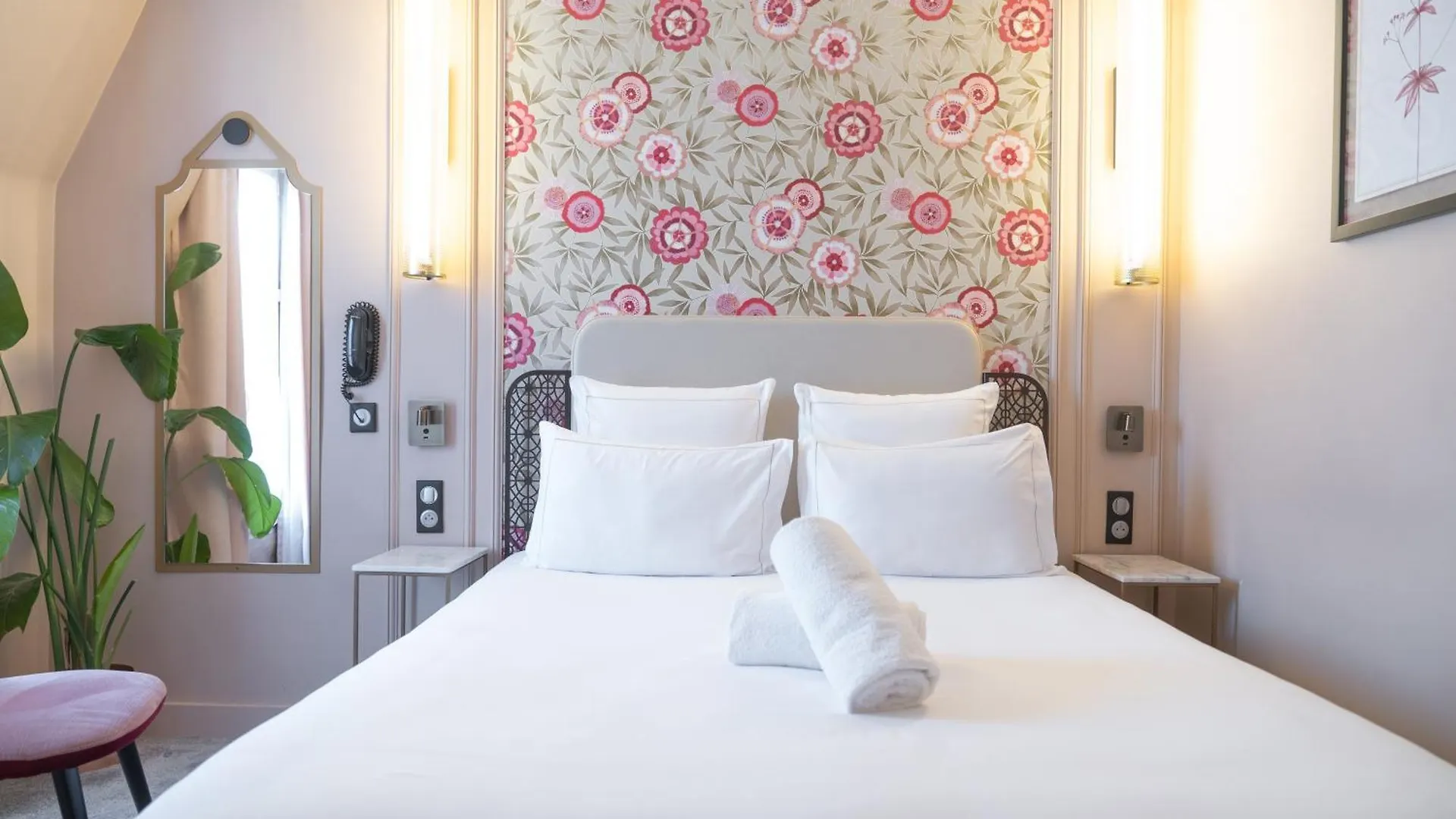 Elsa, Hotel Paris