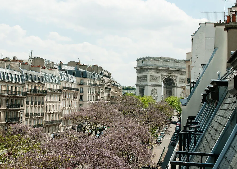 Elsa, Hotel Paris
